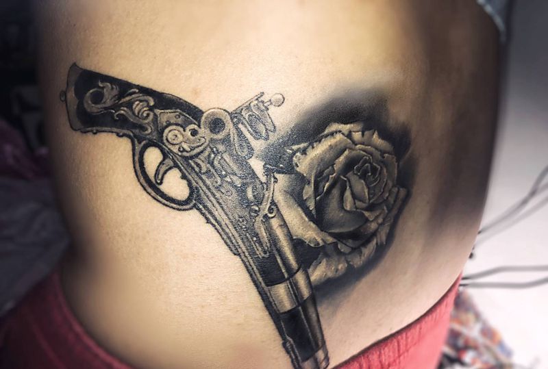 恢复后纹身图片_腰部背部欧美写实纹身图案