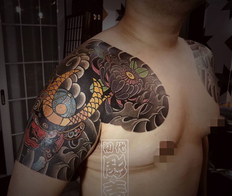 2018作品纹身图片_胸部肩部老传统日式刺青脂肪纹覆盖纹身图案
