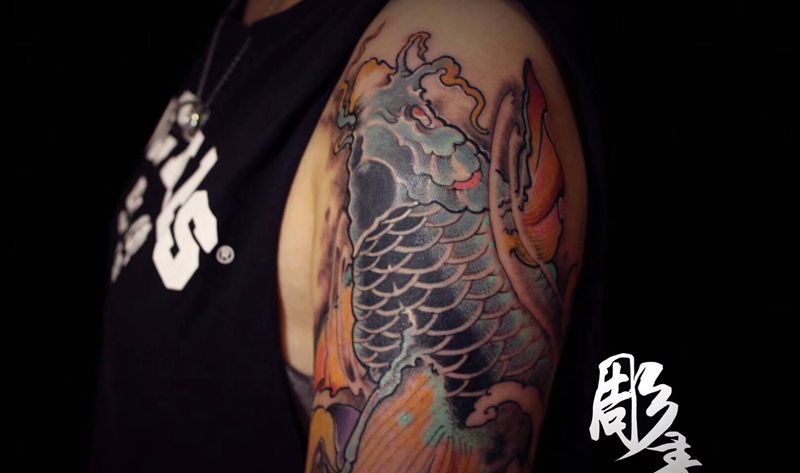 新传统 鱼纹身图片_手臂新传统日式刺青纹身图案