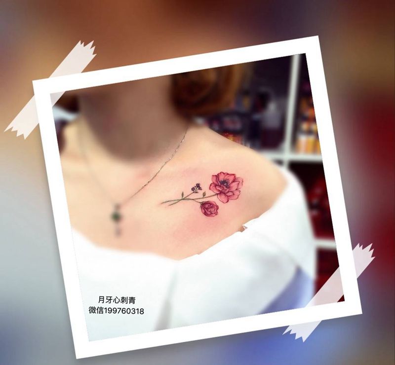 锁骨纹身纹身图片_颈部胸部欧美写实花彩色锁骨纹身图案