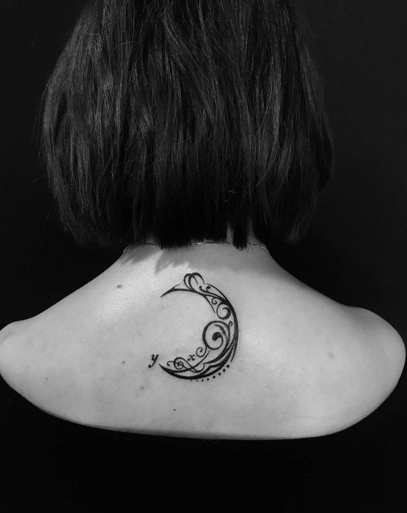月亮纹身图片_颈部成品纹身图案