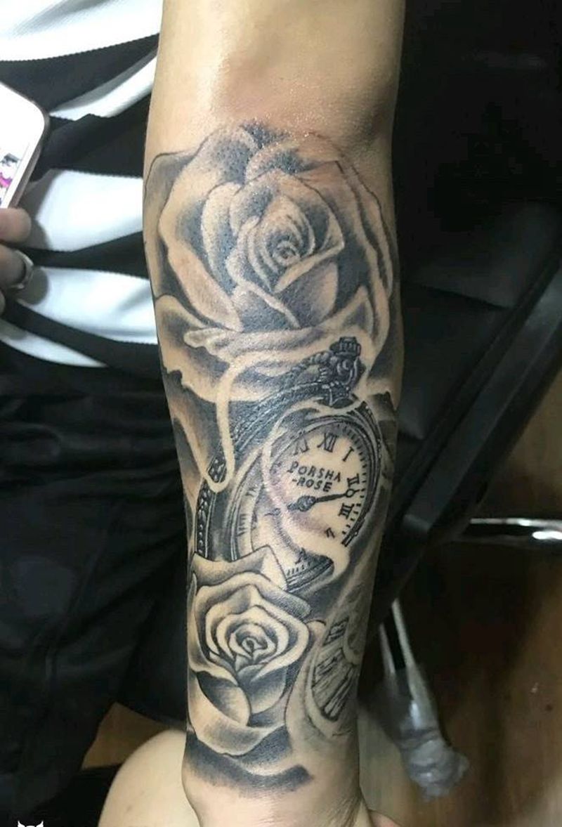 欧美写实怀表纹身图片