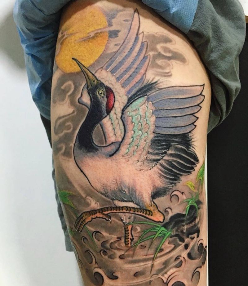 月下飞鹤纹身图片_腿部新传统纹身图案