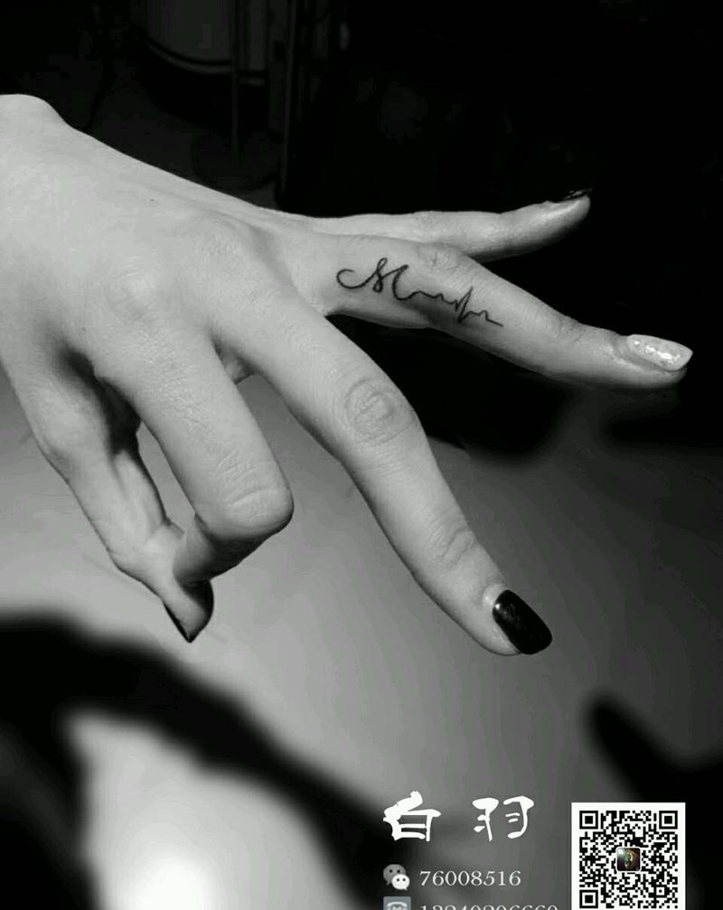 欧了～纹身图片_手部清新字符图腾白羽英文成品纹身图案