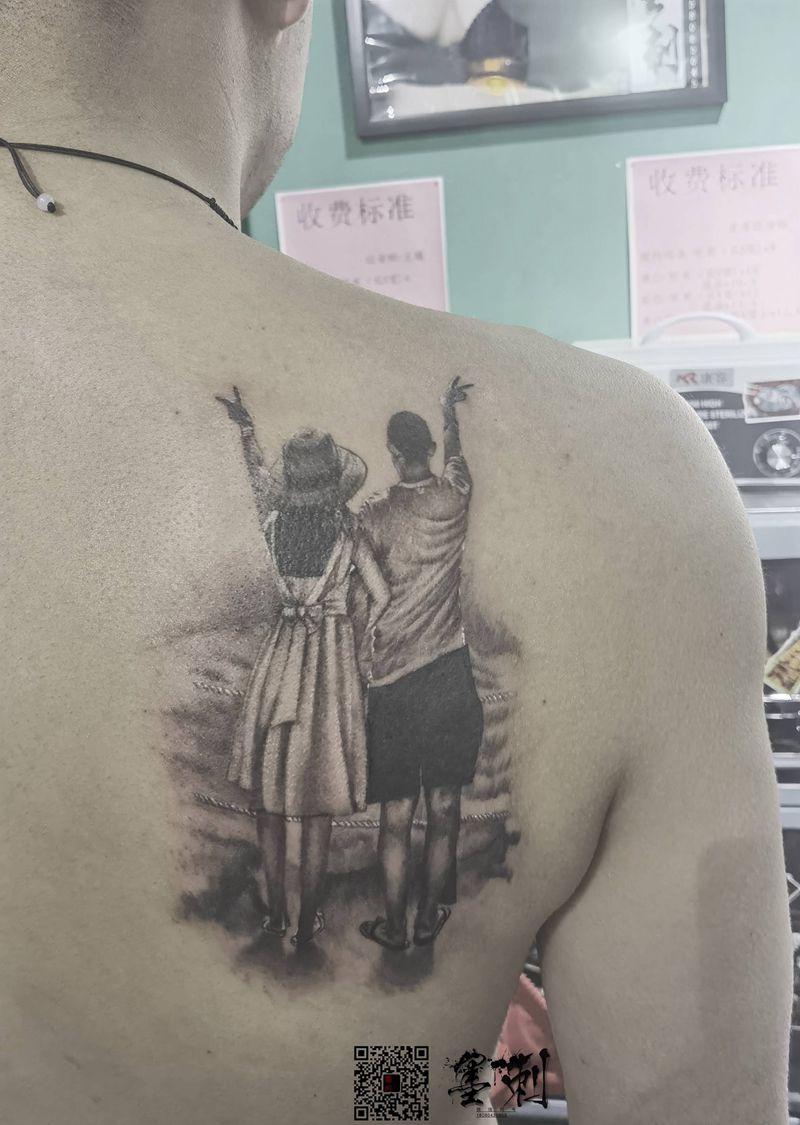 人物纹身图片_肩部纹身图案