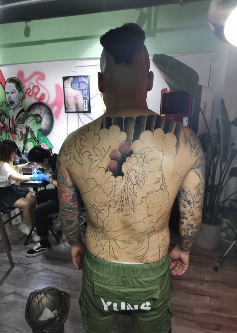 满背纹身图片_背部纹身图案