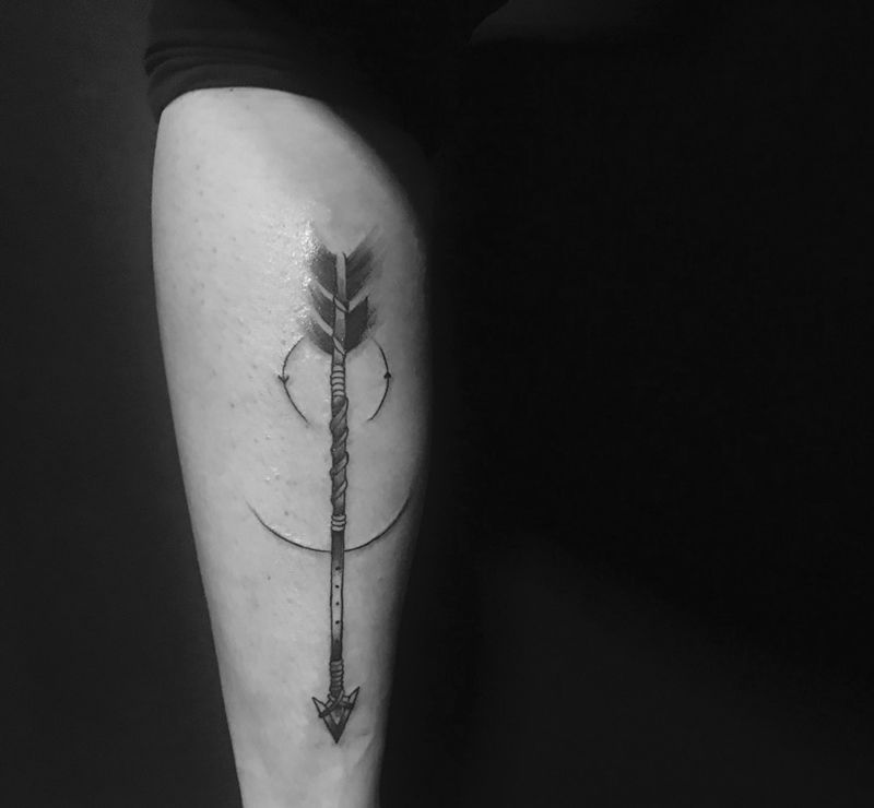 开弓没有回头箭纹身图片_成品腿部清新几何纹身图案