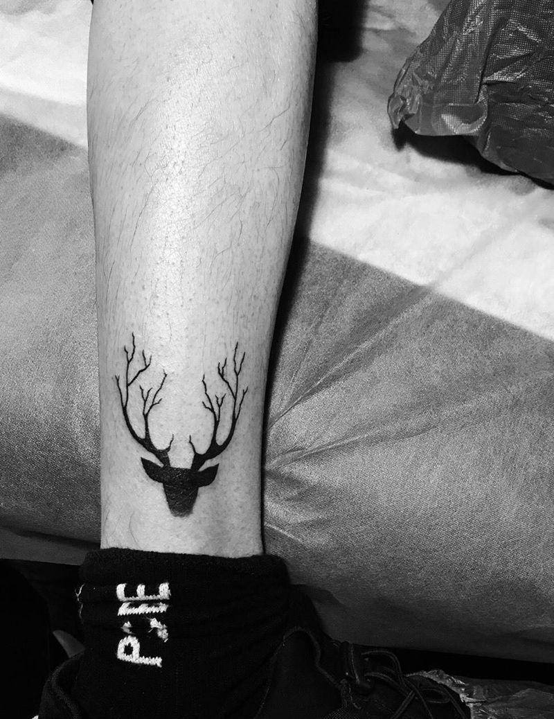 鹿纹身图片_成品腿部纹身图案