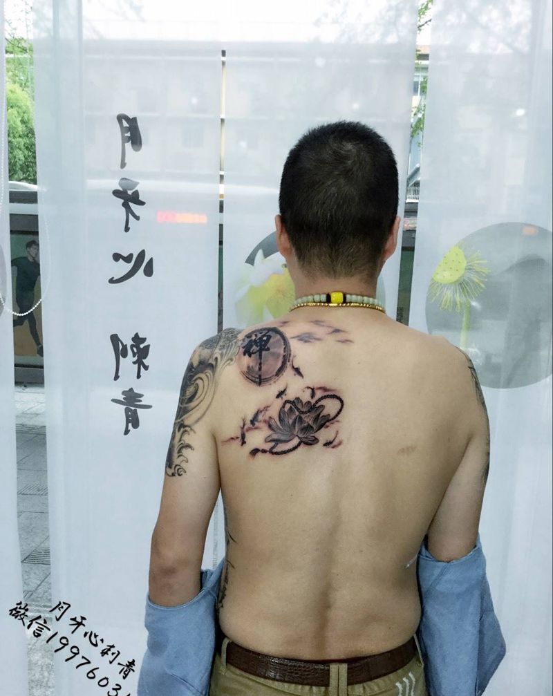 禅意纹身图片_成品背部国画静物原创花莲花鱼禅纹身图案