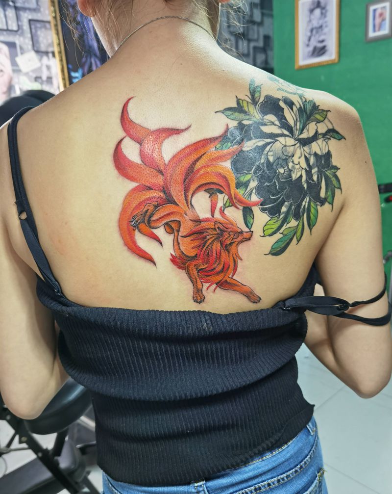 狐狸纹身图片_腰部纹身图案