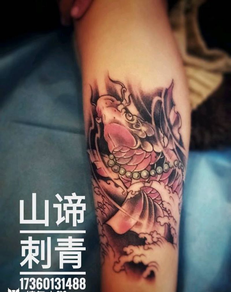 遮盖 彩色鲤鱼纹身图片