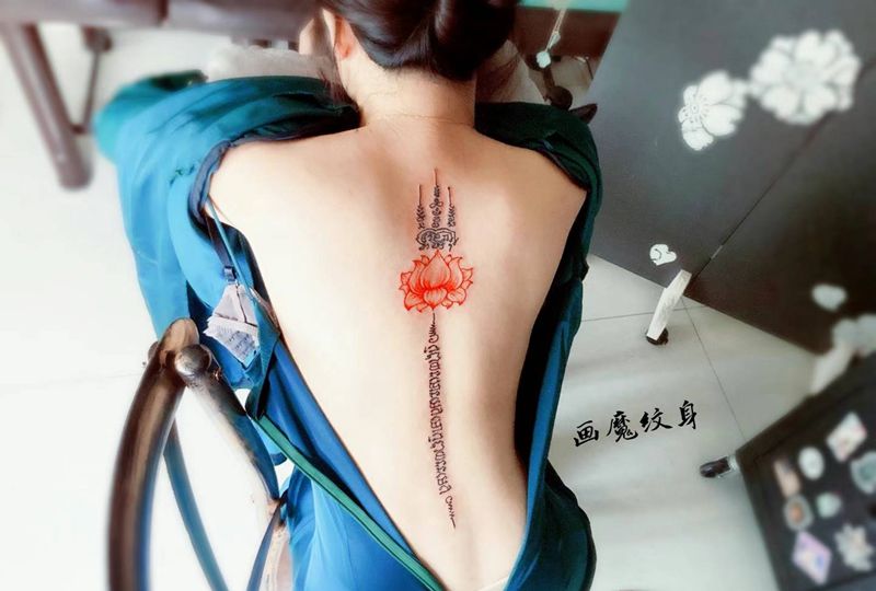 泰式马杀鸡纹身图片_背部纹身图案