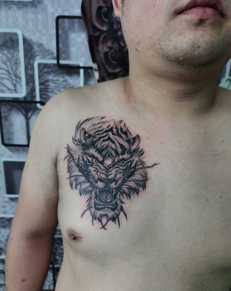 老虎纹身图片_胸部纹身图案