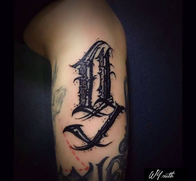字母Y纹身图片_手臂花体字原创奇卡诺纹身图案