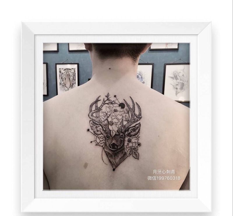 麋鹿纹身图片_成品背部清新动物麋鹿纹身图案