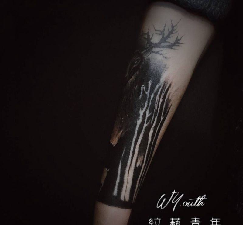 山林之鹿纹身图片_手臂水彩水墨纹身图案