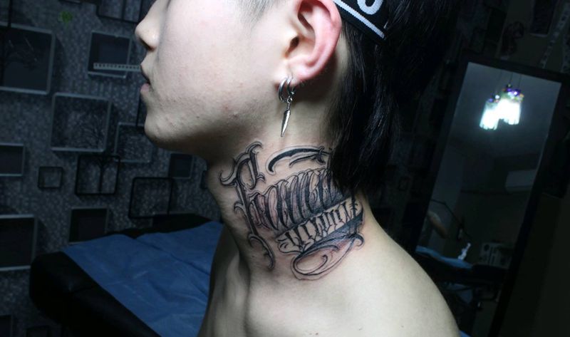 奇卡诺纹身图片_颈部纹身图案