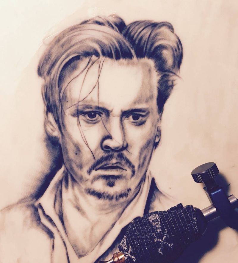 德普肖像纹身图片_肩部手臂欧美写实纹身图案