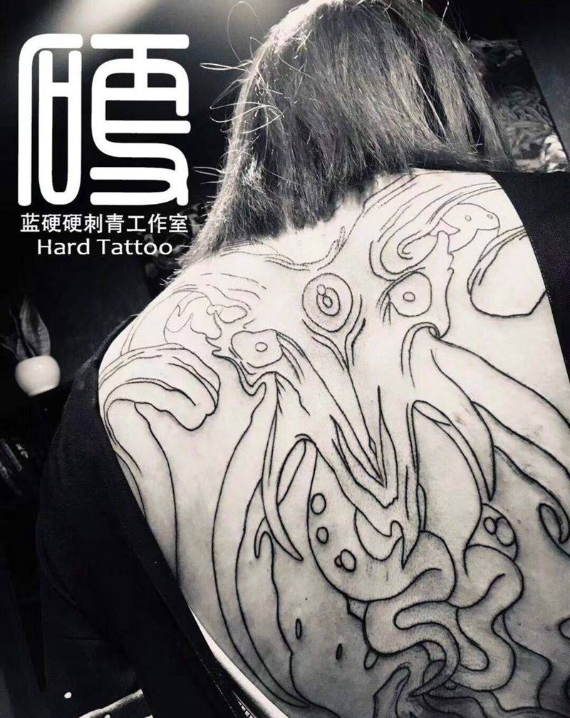 地狱系羊头割线完成纹身图片_背部地狱系纹身图案