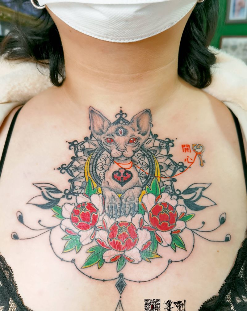 猫纹身图片_胸部纹身图案