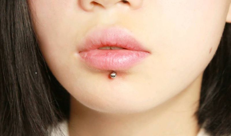 唇钉纹身图片_唇纹身图案