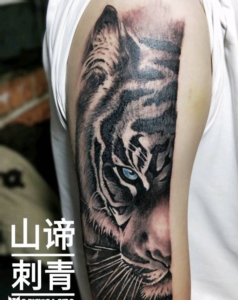 半面丛林之王纹身图片