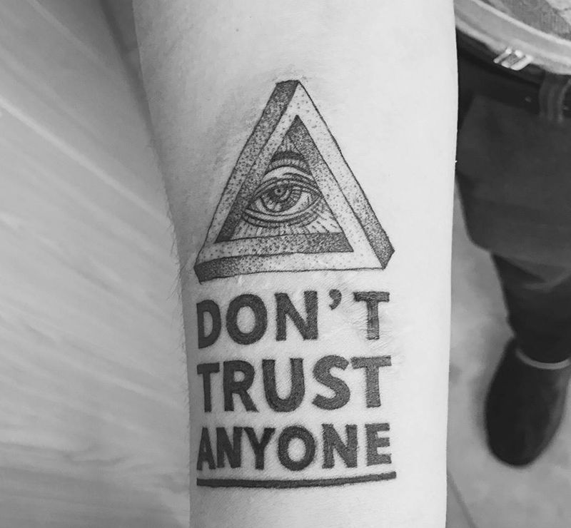 上帝之眼纹身图片_成品手稿手臂欧美几何字符西大門纹身图案