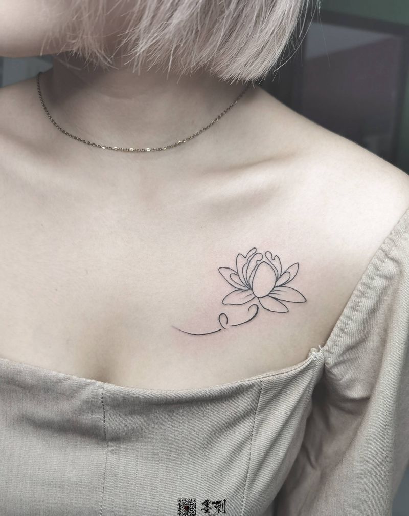 荷花纹身图片_胸部纹身图案