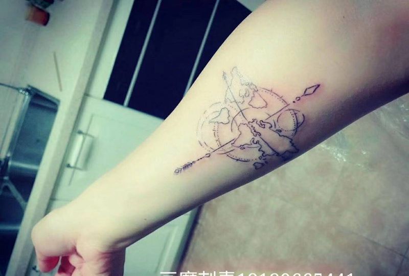 线条世界地图纹身图片_手臂线条纹身图案