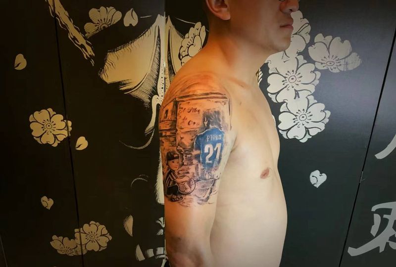 老男人的信仰纹身图片_肩部New School纹身图案