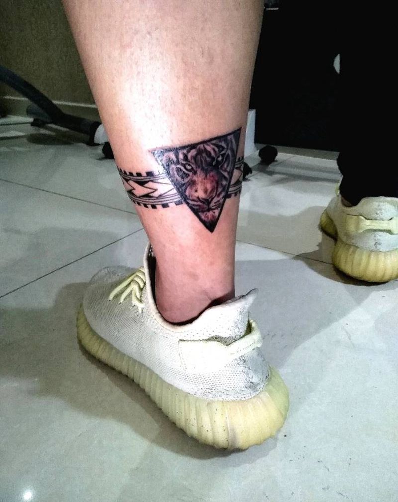 生肖图腾脚环纹身图片_脚部欧美写实几何纹身图案