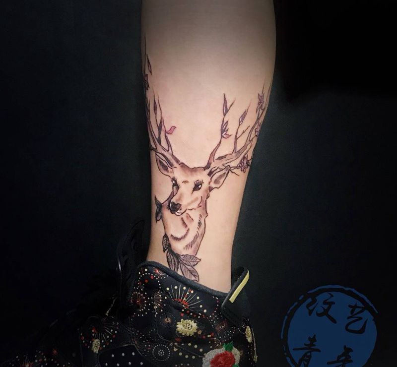 “路”在脚下纹身图片_成品腿部清新动物原创纹身图案