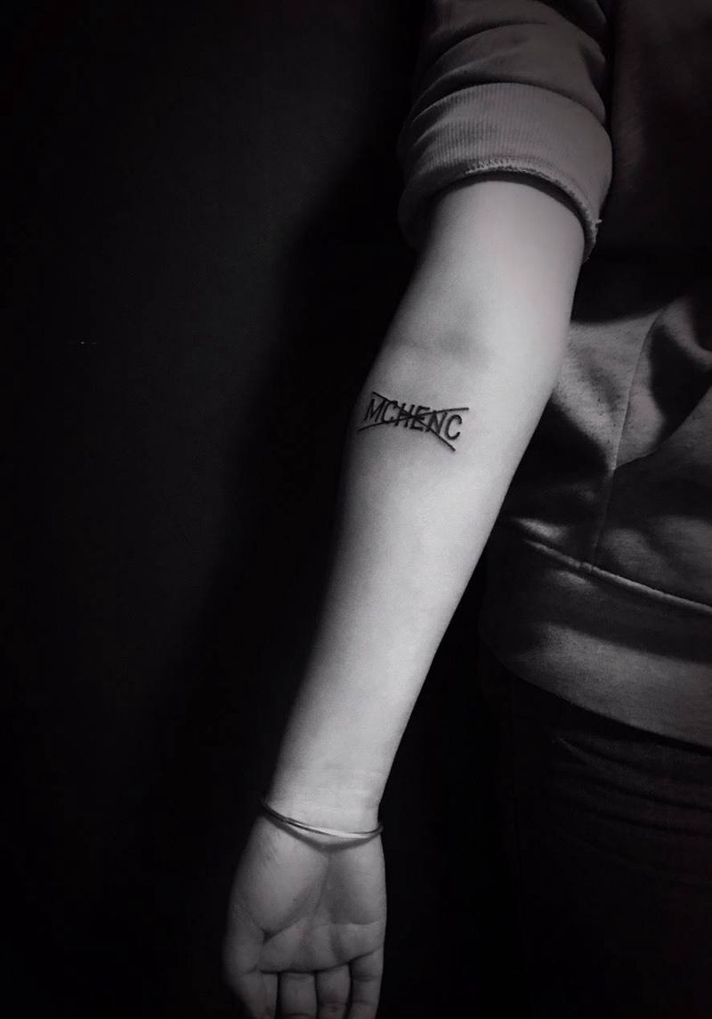 英文字母纹身图片_手臂小英文纹身图案