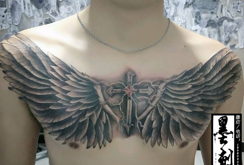 翅膀纹身图片_胸部原创纹身图案