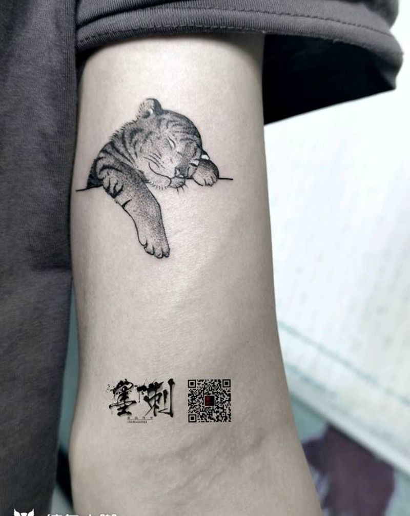 小老虎纹身图片_欧美写实纹身图案