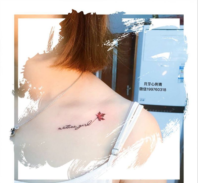 锁骨之美纹身图片_成品胸部颈部清新植物字符英文枫叶纹身图案