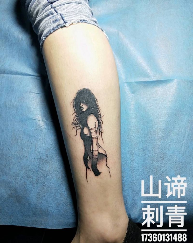 性感女郎 小腿纹身图片