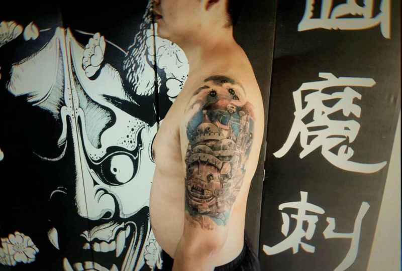 宫崎骏大臂纹身图片_肩部新传统纹身图案