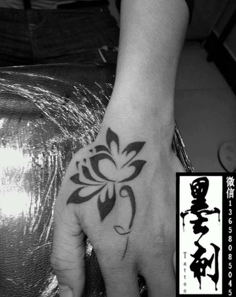 荷花纹身图片