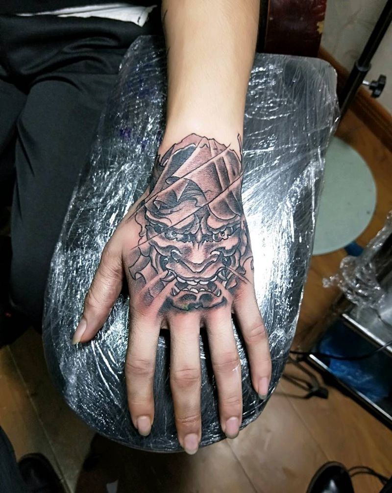 班诺纹身图片_手部新传统纹身图案