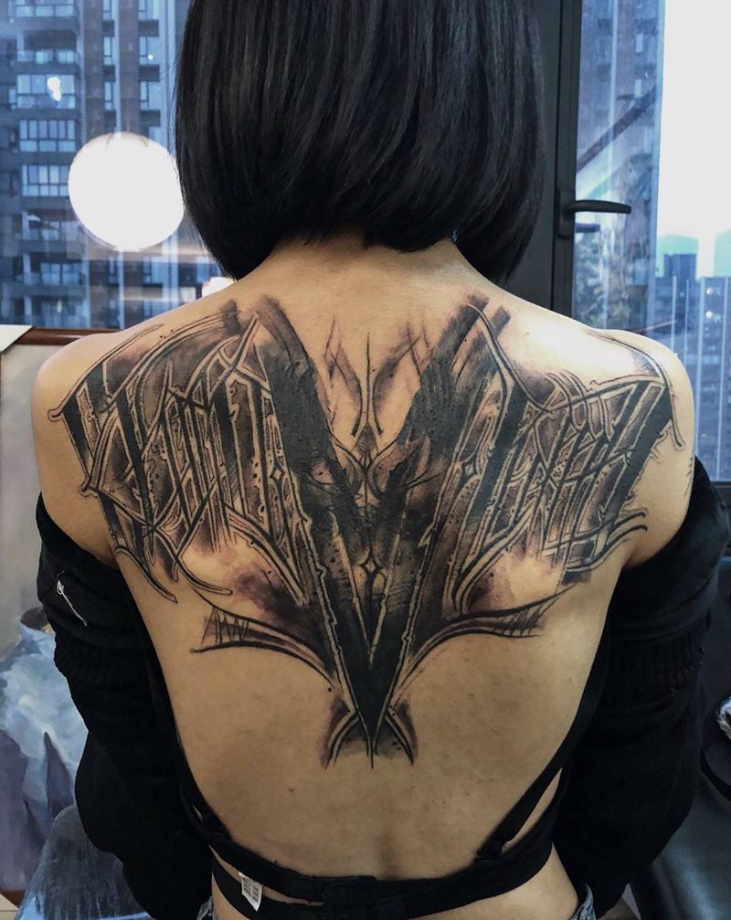 遮盖 花体字纹身图片_背部花体字纹身图案