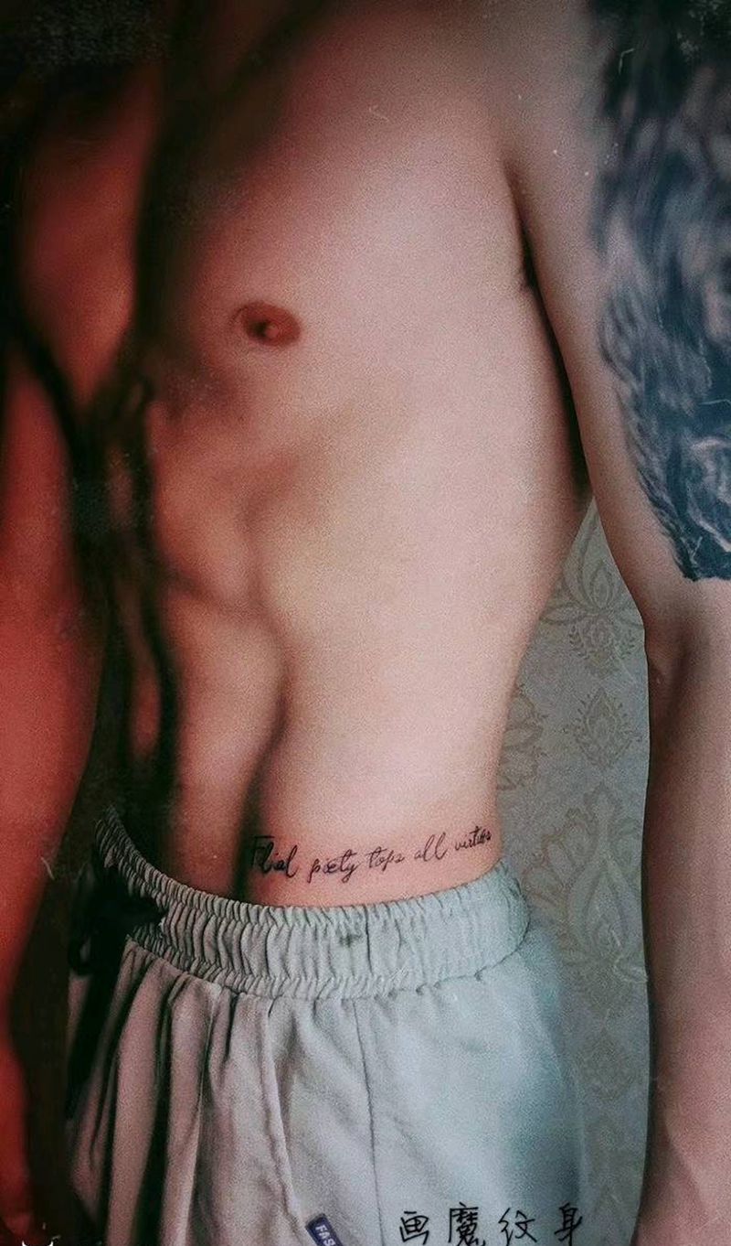 腰间英文纹身图片_腰部纹身图案