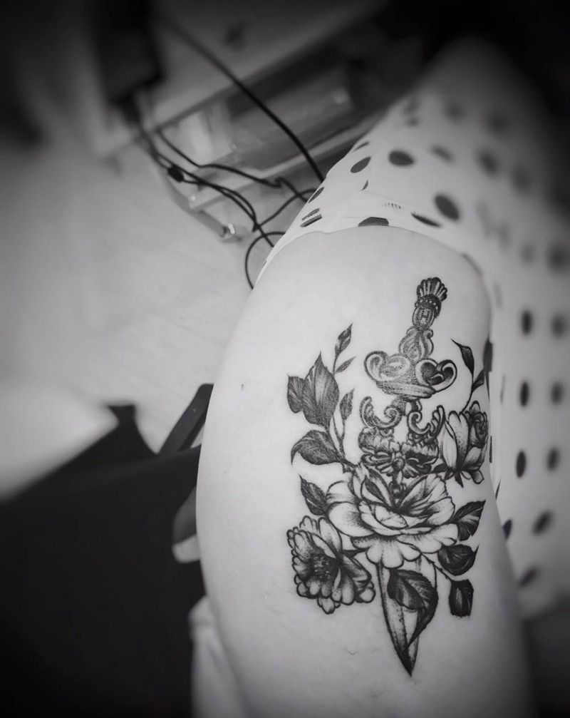 花纹身图片_成品臀部腿部纹身图案