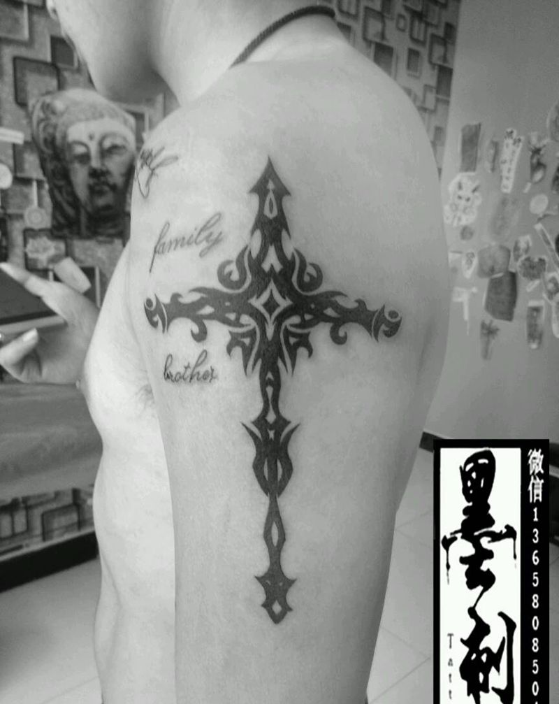 图腾十字架纹身图片