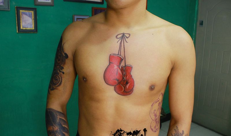 拳拳纹身图片_胸部纹身图案