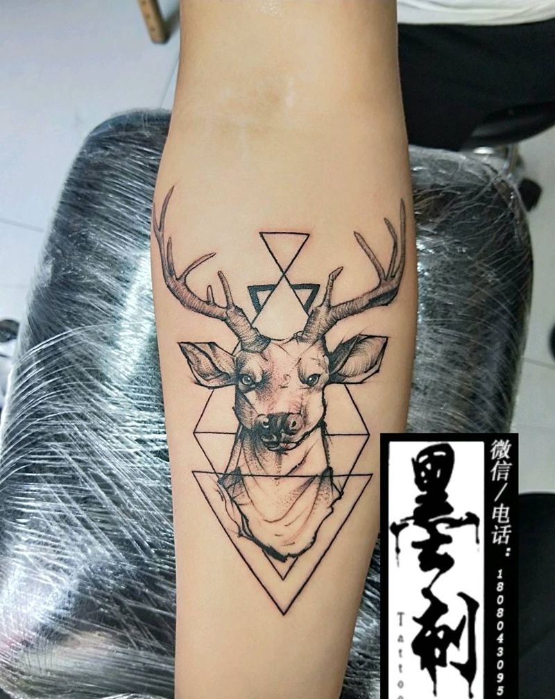 鹿纹身图片_手臂几何动物纹身图案