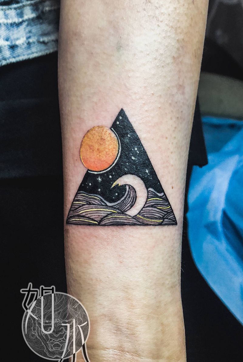 海上生明月纹身图片_点刺水彩纹身图案