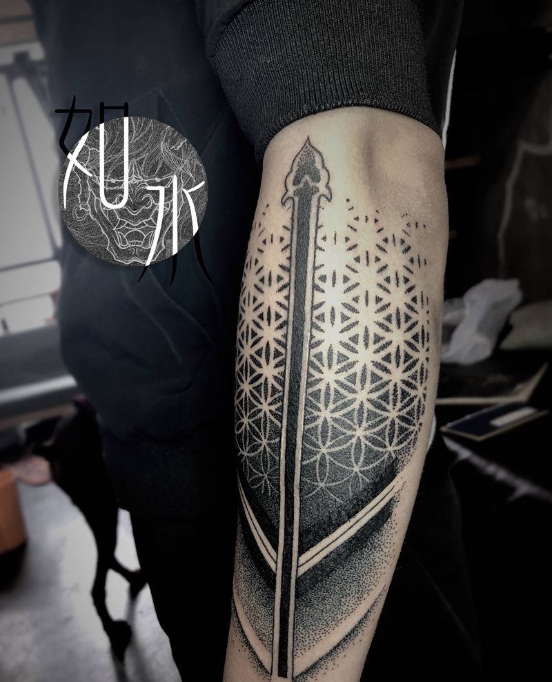 图腾点刺纹身图片_手臂点刺纹身图案