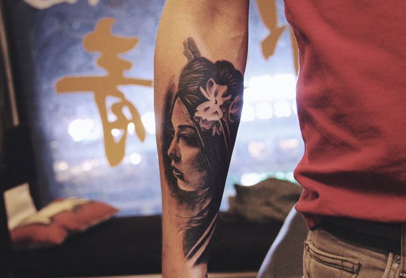 亚洲女性纹身图片_腿部手臂欧美写实纹身图案