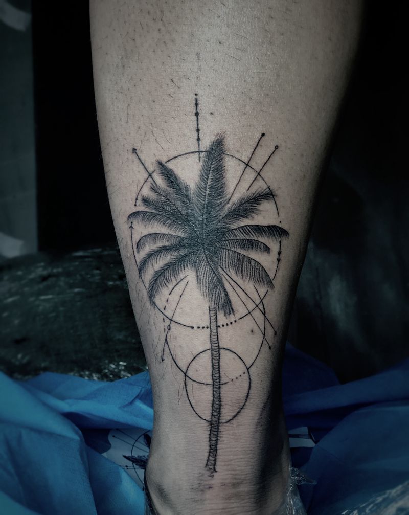 椰树纹身图片_腿部几何纹身图案